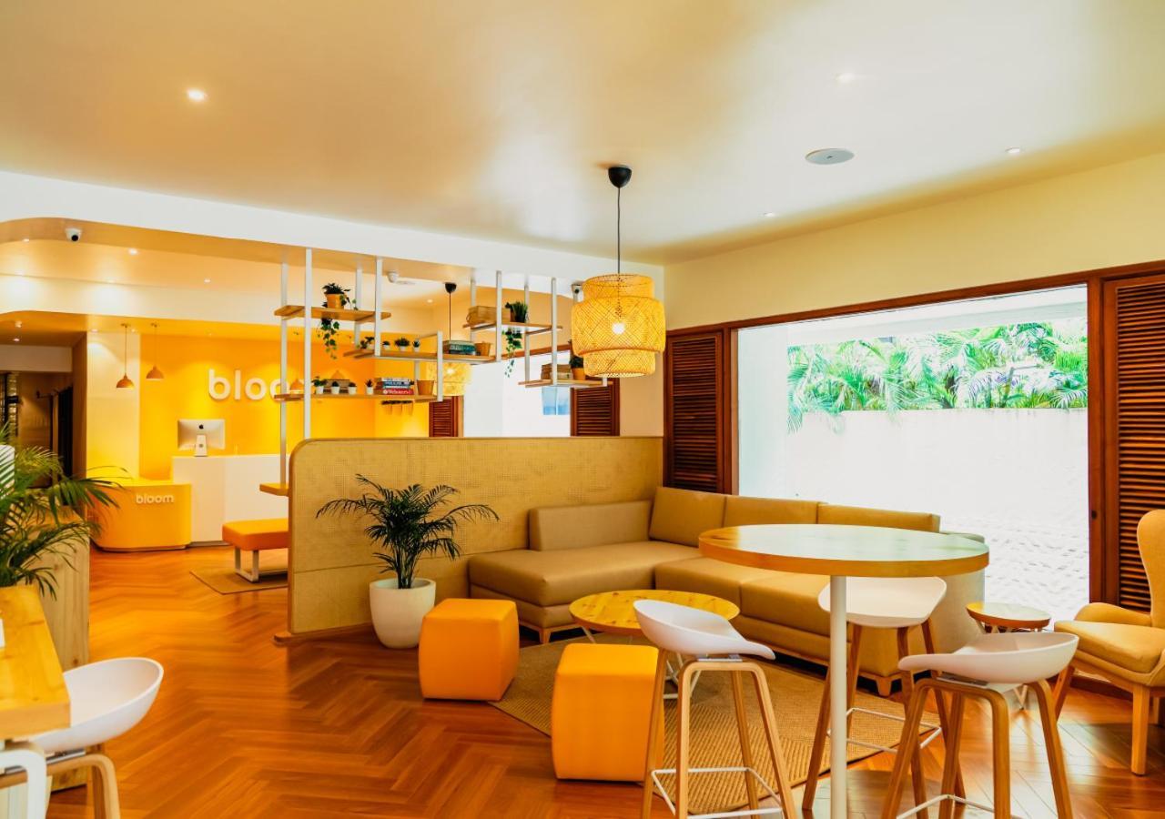 Bloom Hotel - Juhu Mumbai Exterior photo