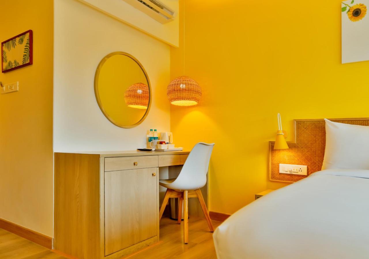Bloom Hotel - Juhu Mumbai Exterior photo