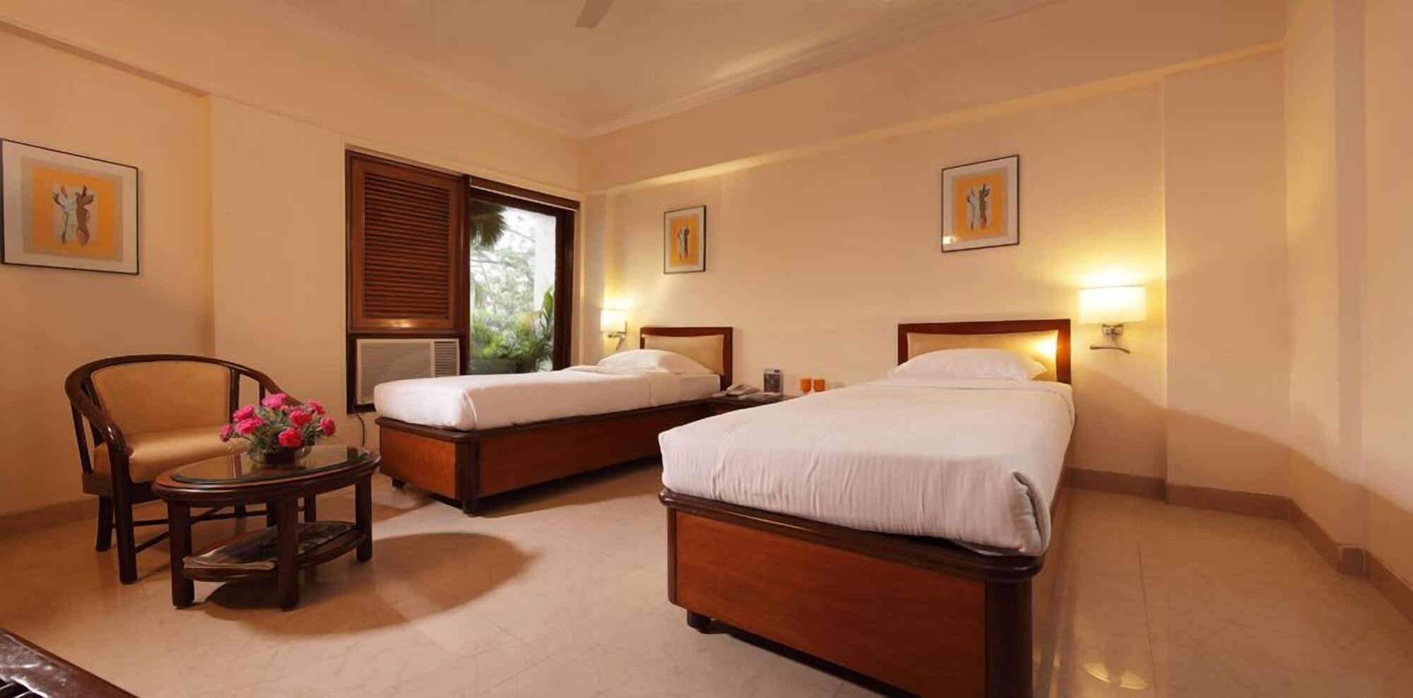 Bloom Hotel - Juhu Mumbai Exterior photo