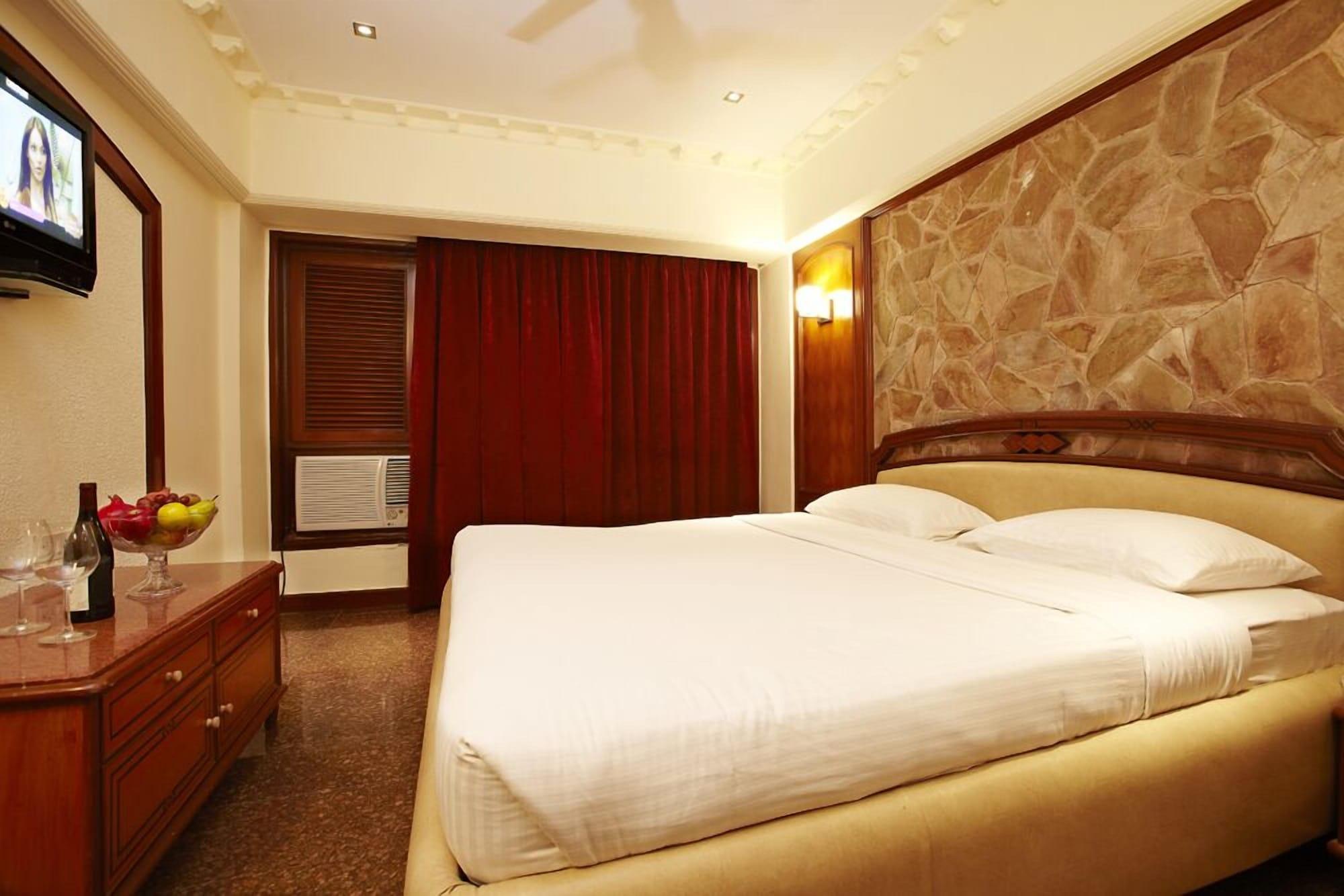 Bloom Hotel - Juhu Mumbai Exterior photo