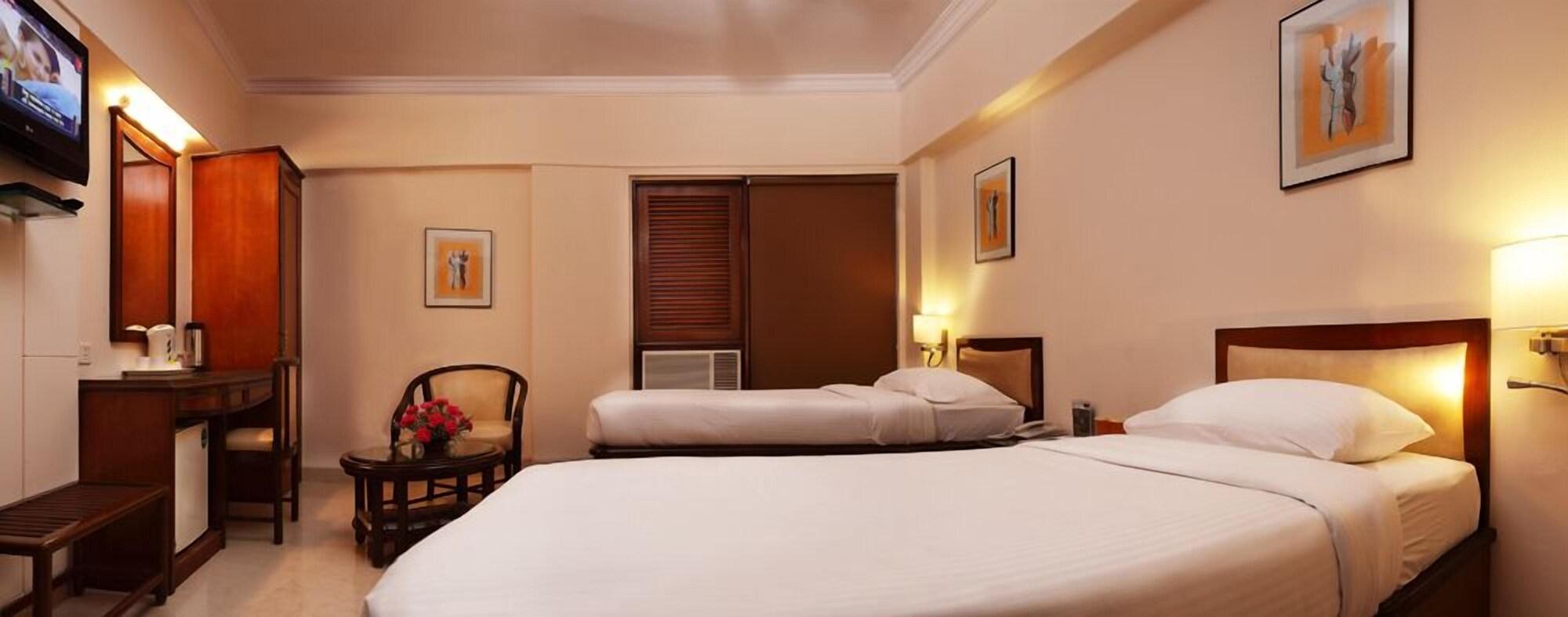 Bloom Hotel - Juhu Mumbai Exterior photo