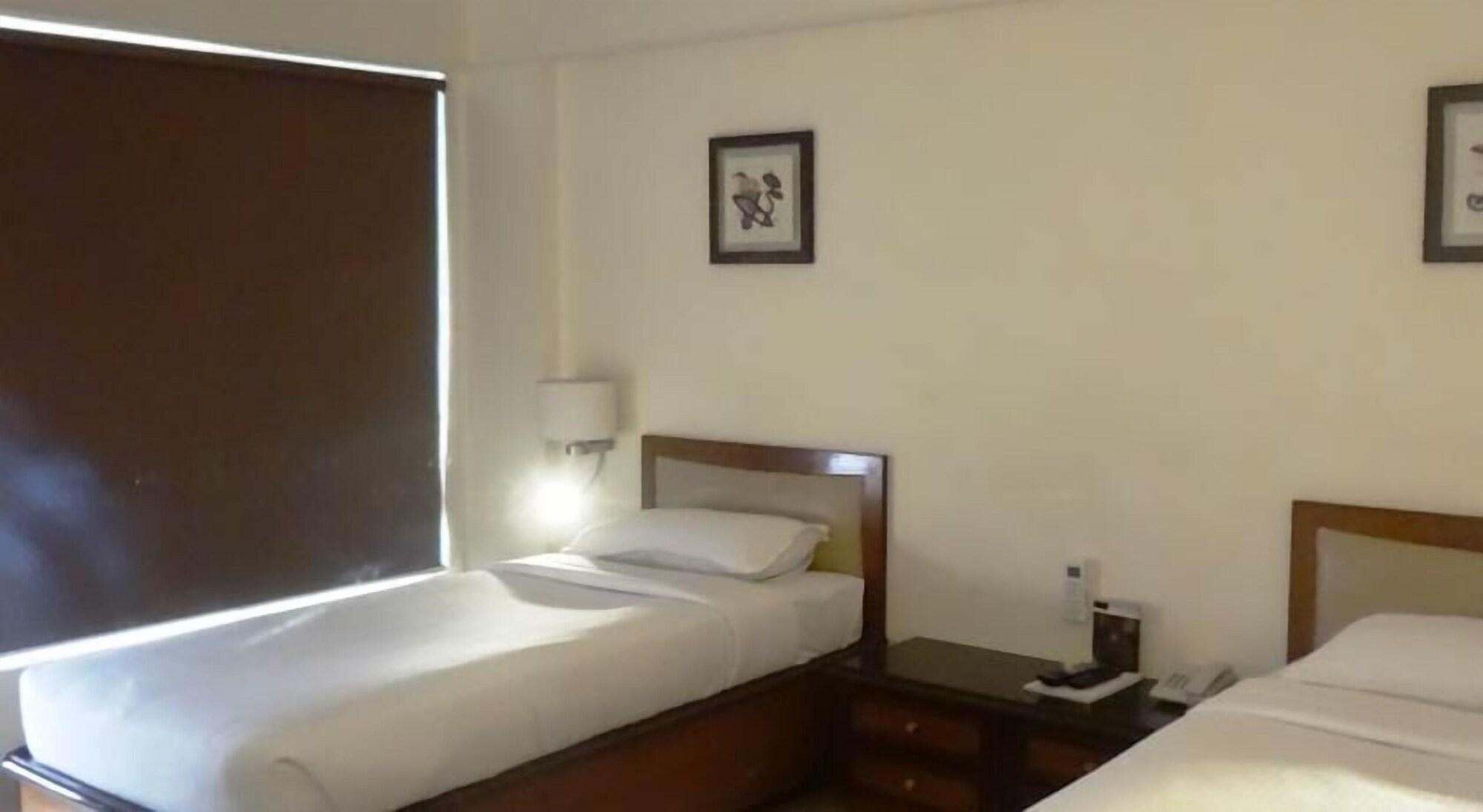 Bloom Hotel - Juhu Mumbai Exterior photo