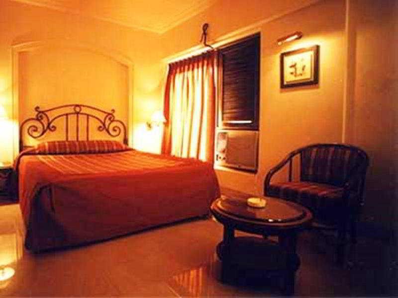 Bloom Hotel - Juhu Mumbai Exterior photo