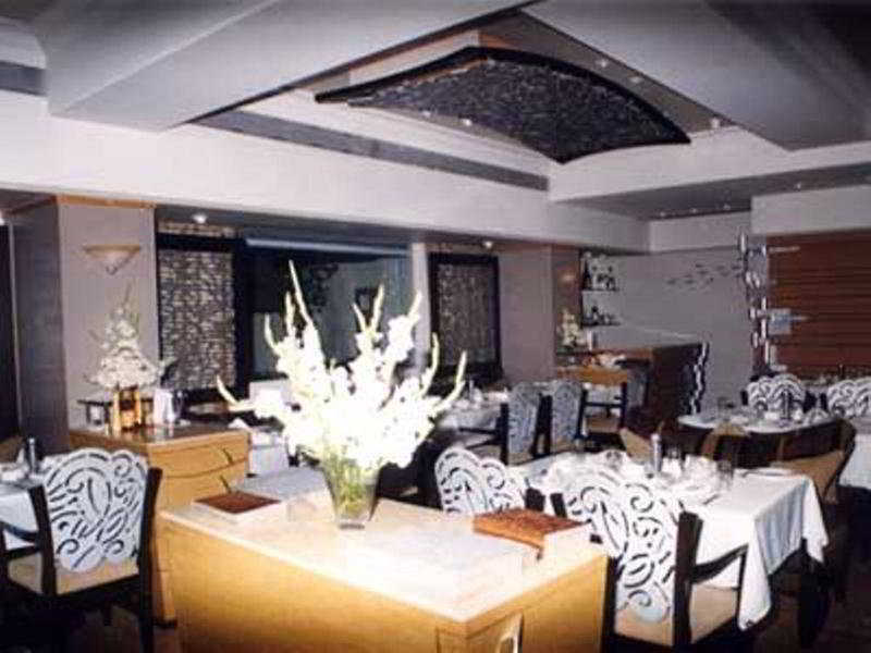 Bloom Hotel - Juhu Mumbai Exterior photo