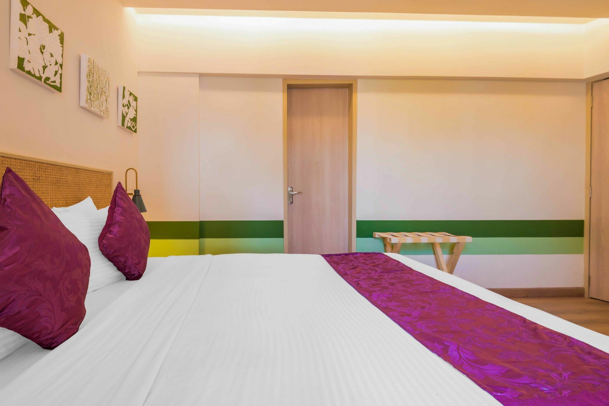 Bloom Hotel - Juhu Mumbai Exterior photo